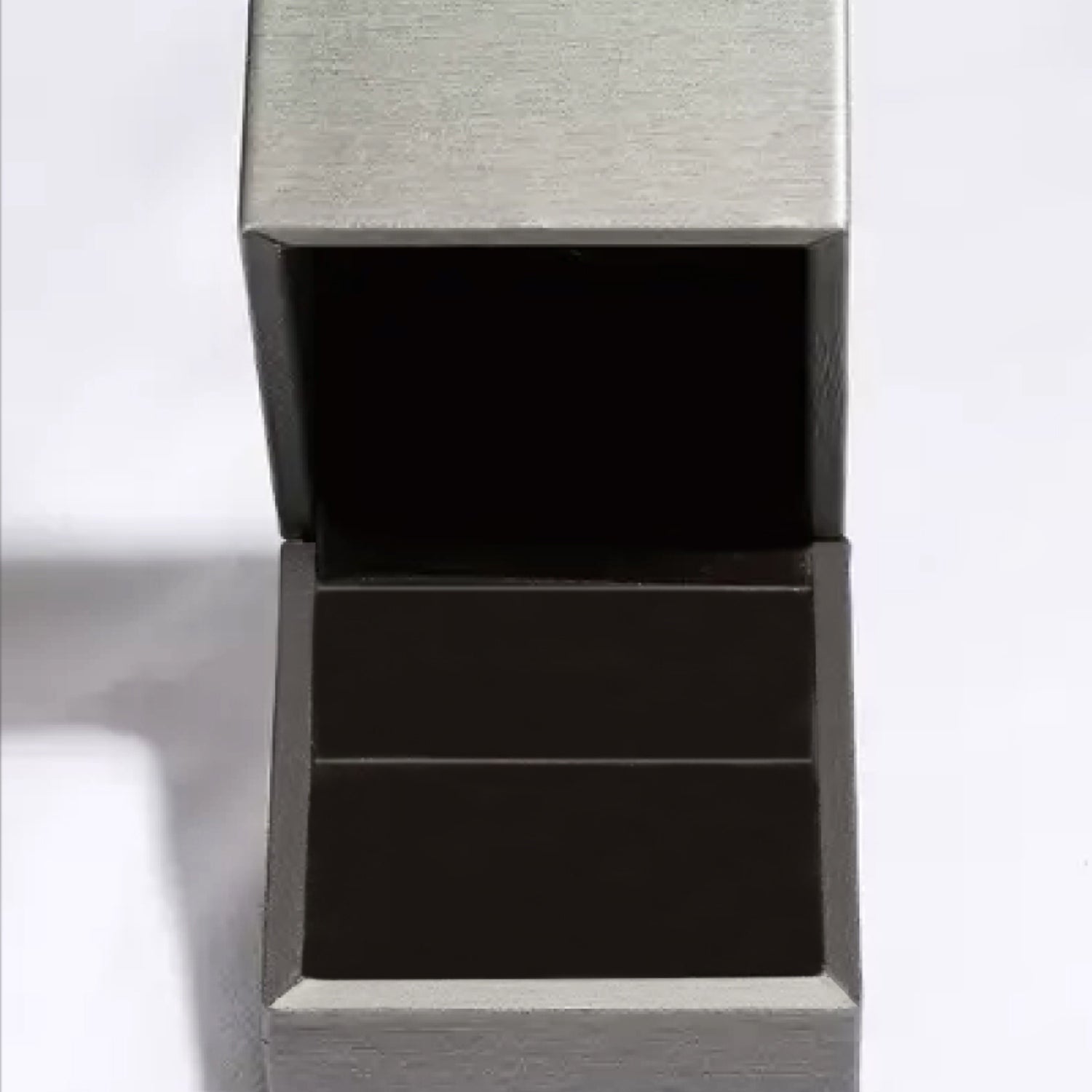 Jewelry box that comes with the geometric ring 